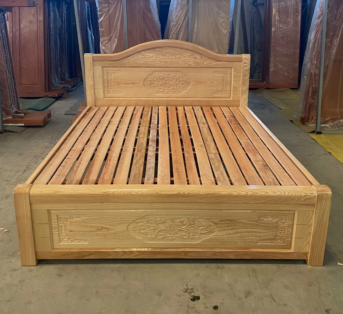 Giường gỗ sồi nữ hoàng